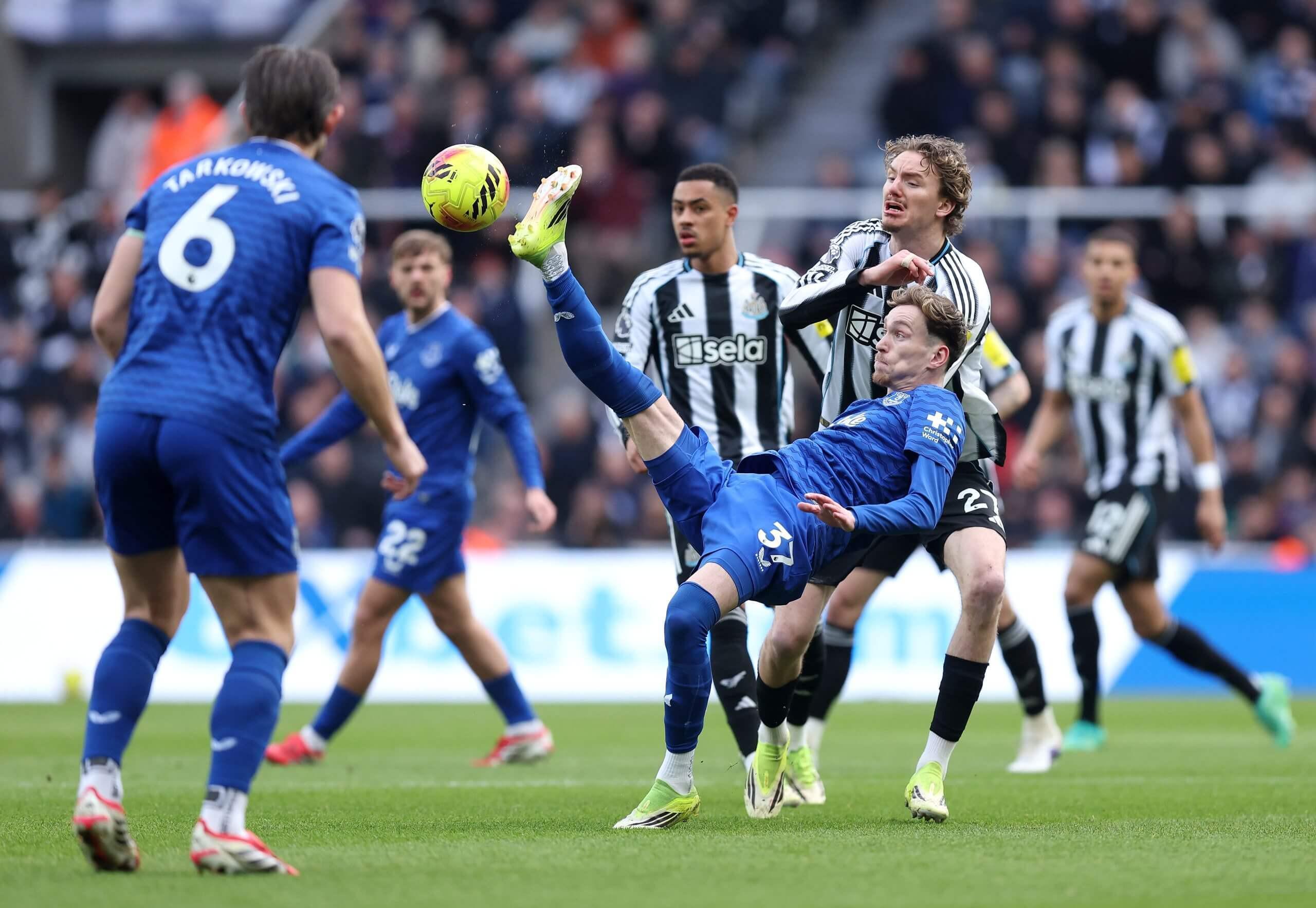  2024赛季的战术红利：全能型中场球员的价值重塑契机 体育新闻