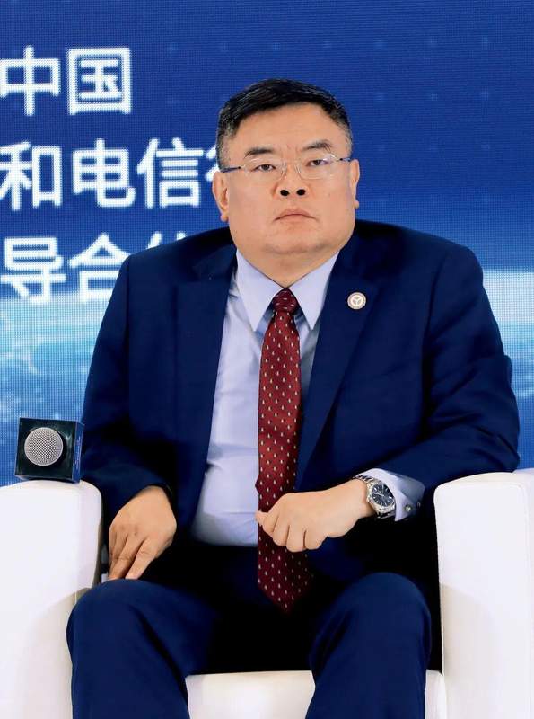  退休老人误信承诺，卷入律所合伙人风波；家族企业隐现危机。 新闻