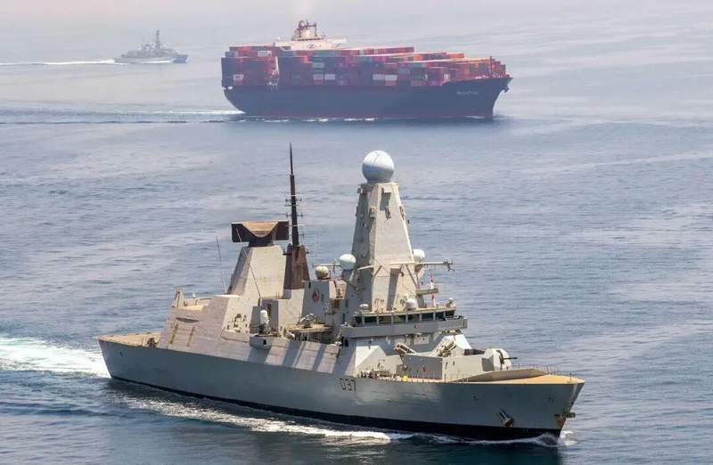  美国海军“福特”号航母洗衣房起火引连锁反应，从姊妹舰“肯尼迪”号紧急调拨床垫；中东海峡护航计划推进艰难，特朗普呼吁盟友支援却遇冷遇。 新闻