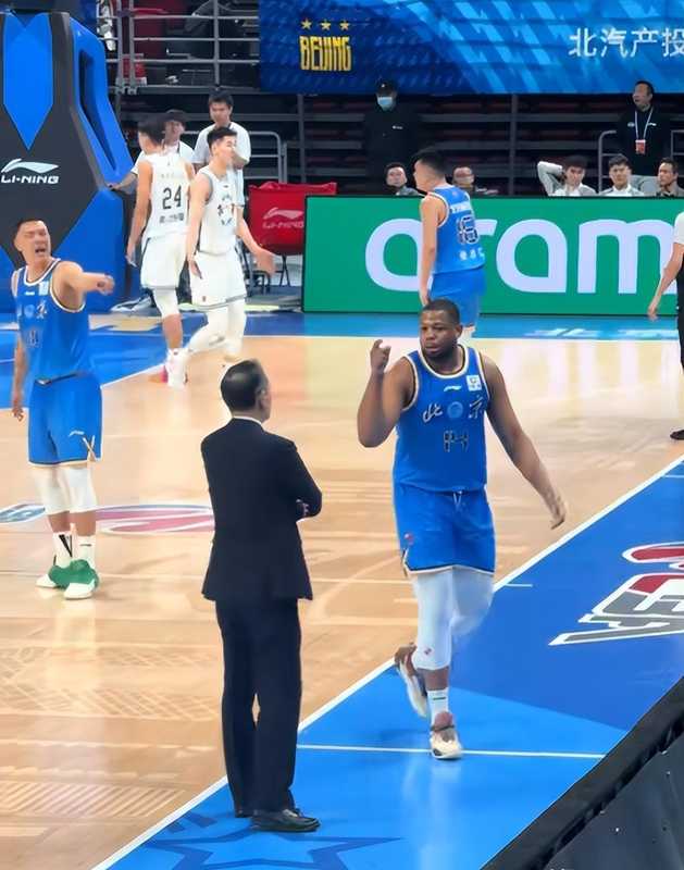  CBA外援更衣室危机深度复盘：斯佩尔曼事件折射的职业化困境与体系重建 体育新闻