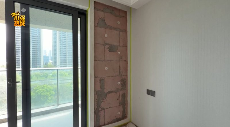  《花165万买的新房，还没入住就被砸了两面墙：别让"好心"成了伤人的借口》 房产家居