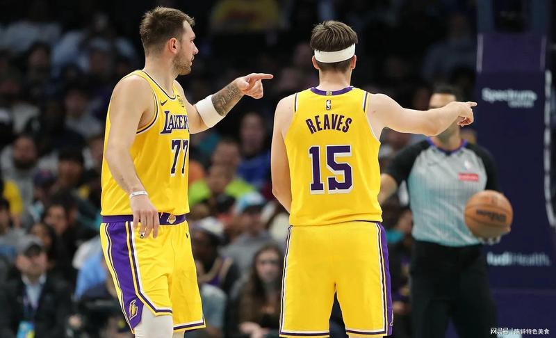  【深度复盘】湖人溃败独行侠：伤病危机下的战术失灵与体系崩塌 体育新闻
