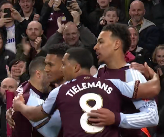  那一夜的维拉公园球场，整个英格兰都在沸腾！ 体育新闻