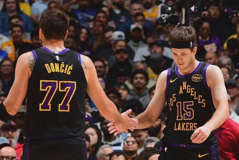  【深度复盘】湖人伤病危机：数据视角下的阵容崩塌与战术困局 体育新闻